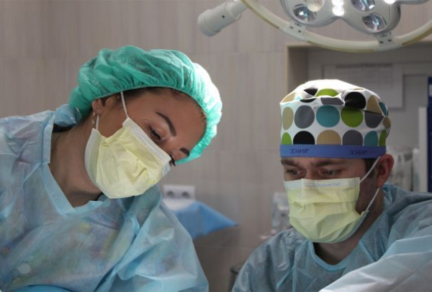 Two surgeons in a surgery room